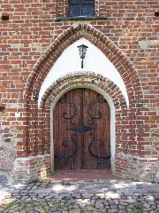 Mönchow Kirche Portal 2013 06 20 2