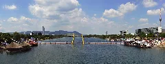 Neue Donau Mit Der Fußgängerbrücke Ponte Cagrana In Wien