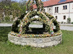 Osterbrunnen In Neuhirschstein, Sachsen (2)