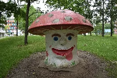 Skulptur Fliegenpilz Berlin Marzahn 2V4