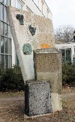 Skulptur Nentershäuser Platz 1 (Zehld) Bücher Ursula Hanke Förster 1960