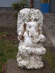Sri Kamadchi Ampal Statue Left