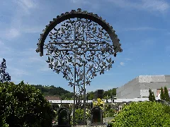 Waidhofen An Der Ybbs Friedhof Geschmiedetes Grabkreuz Mit Vögeln