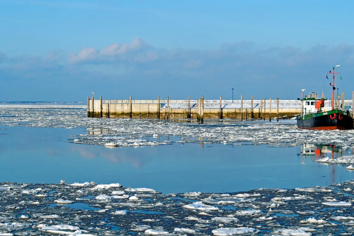 1411 Neuharlingersiel Hafenausfahrt