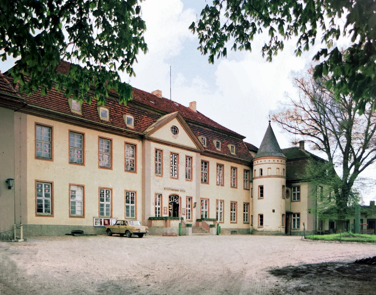 19870513390Nr Stavenhagen Schloß Schule