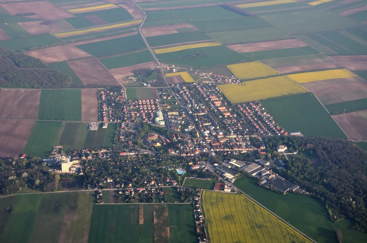 2010 04 26 05 21 54 Austria Neuhof Badeteichsiedlung