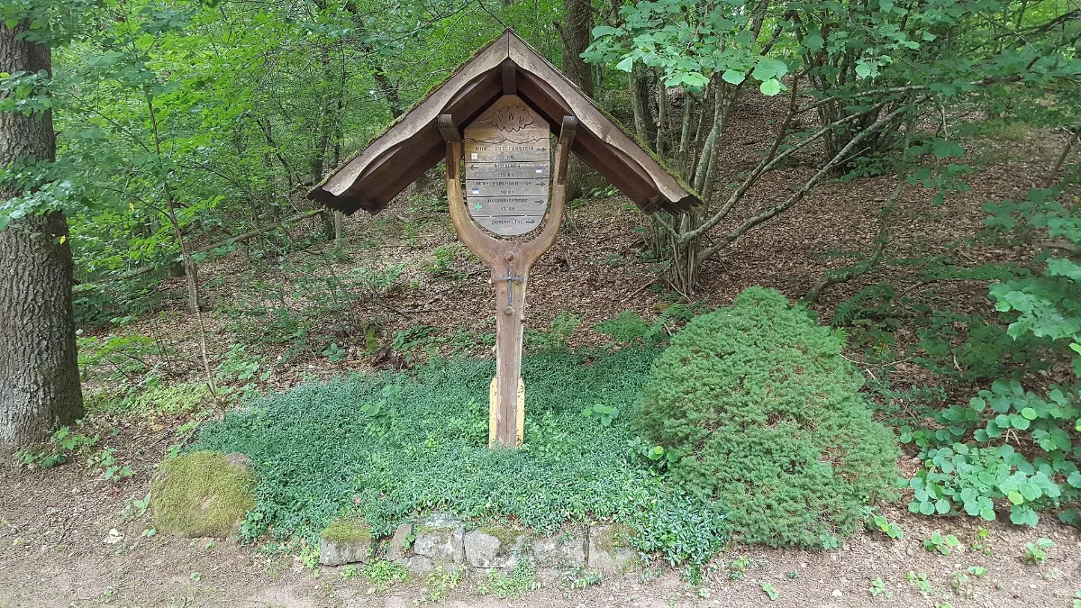 2017 Pfälzerwald 182 Wegweiser Gräfensteinhütte