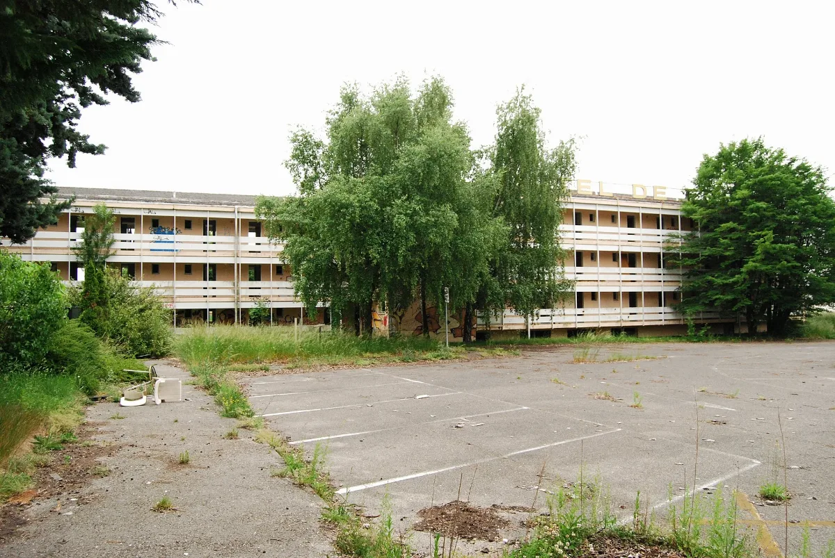 Abandoned Motel Near Coppet Panoramio Biwook