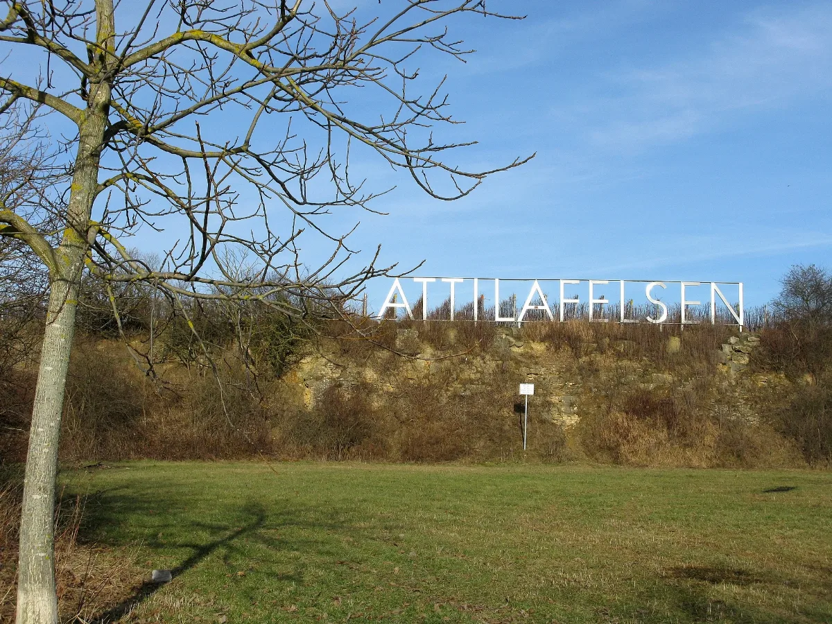 Attilafelsen, Überregional Bekannter Felsen Und Weinlage Von Niederrimsingen Auf Dem Tuniberg.