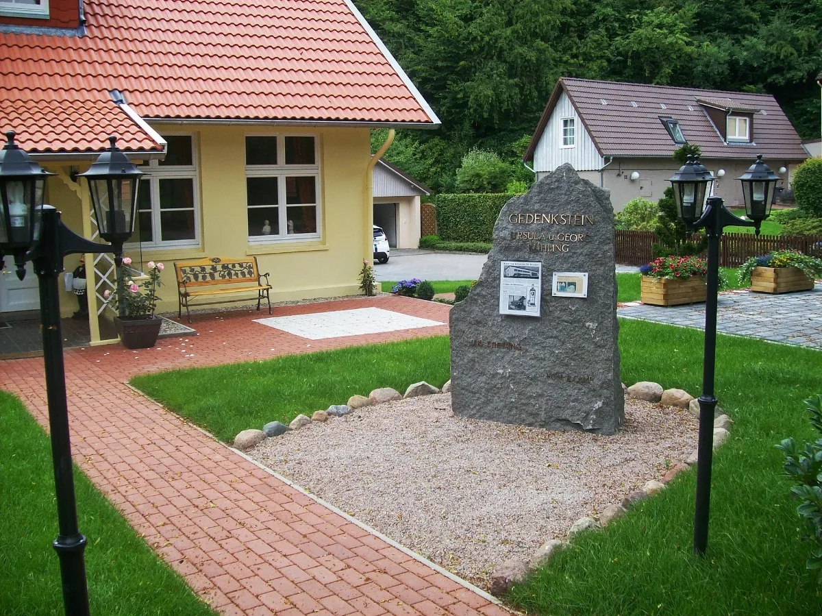Aumühle, Friedrichsruh, Gedenkstein Panoramio (5)