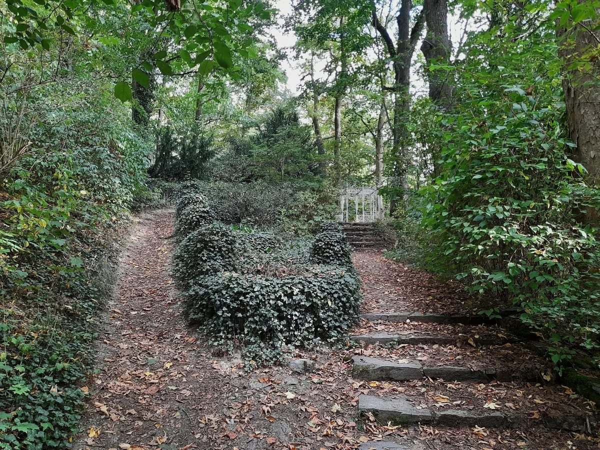 Austelpark, Zugang Zu Grotte Und Pavillon