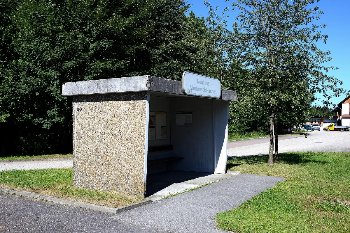 Bahnhof Neuhaus Niederwaldkirchen Unterstand