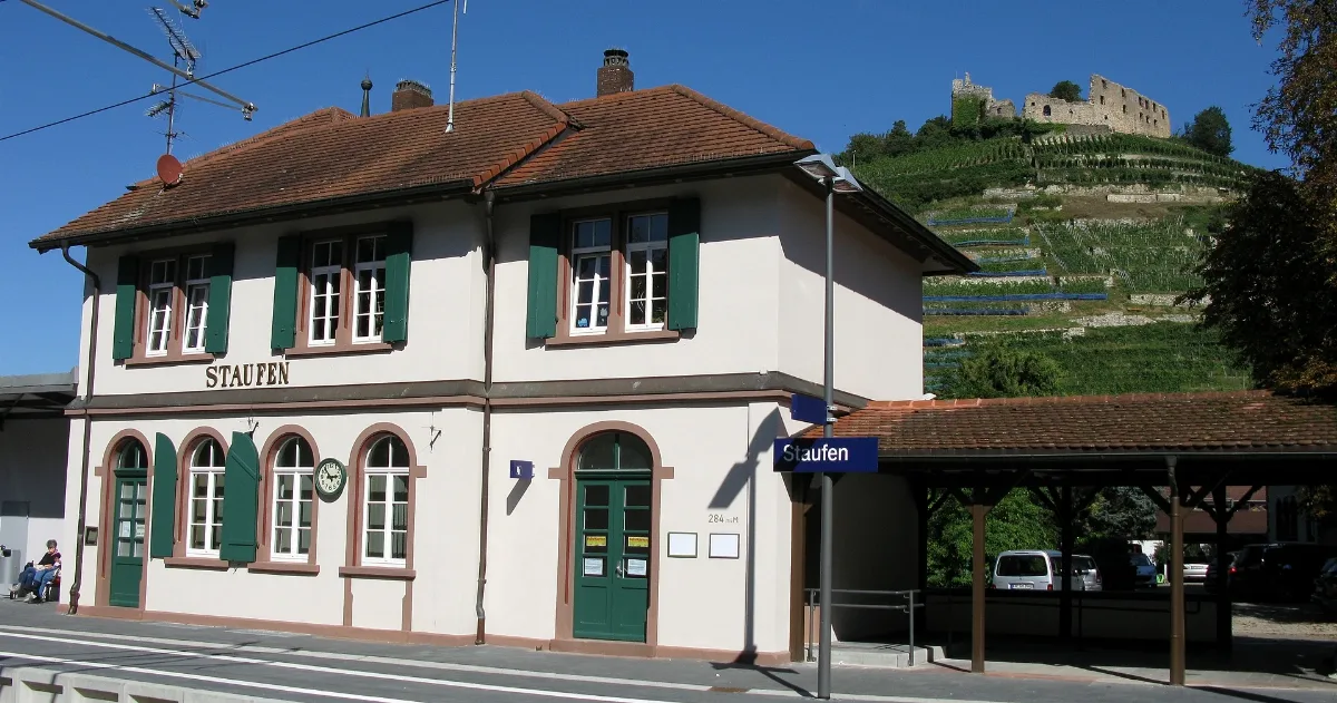 Bahnhof Staufen Mit Burg