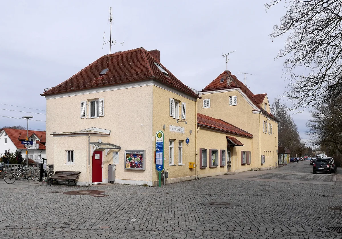 Bahnhof Weßling Empfangsgebäude Straßenseite