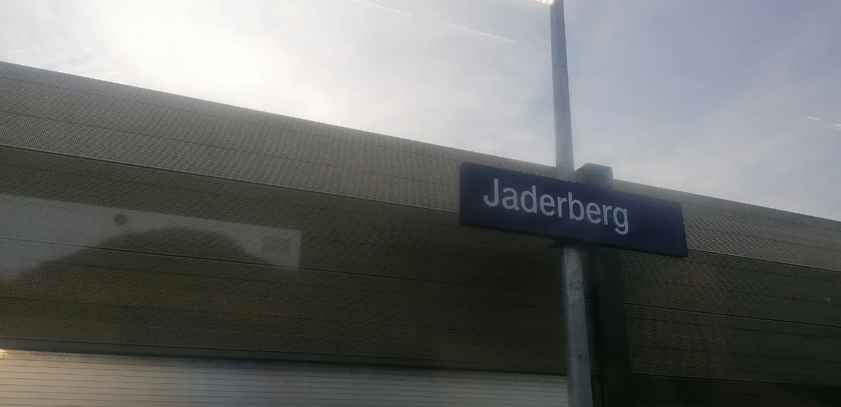 Bahnhofsschild Jaderberg 2009150754