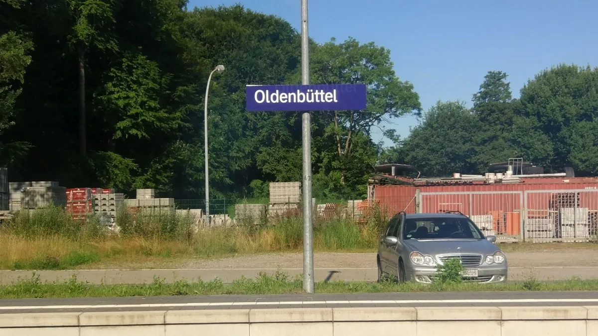 Bahnhofsschild Oldenbüttel 170709