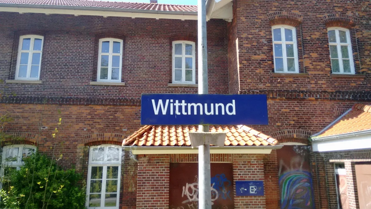 Bahnhofsschild Wittmund 170511