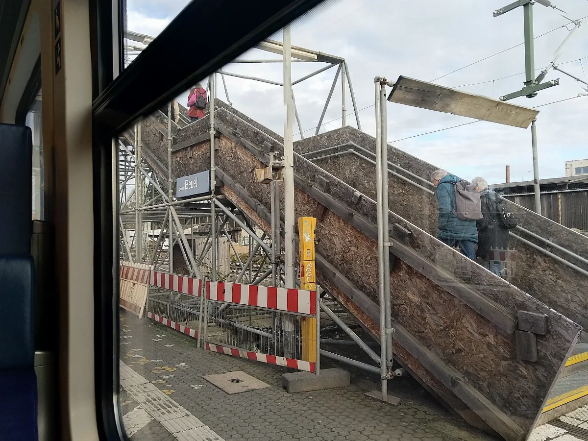 Baustelle Bahnhof Bonn Beuel Provisorische Treppe 2