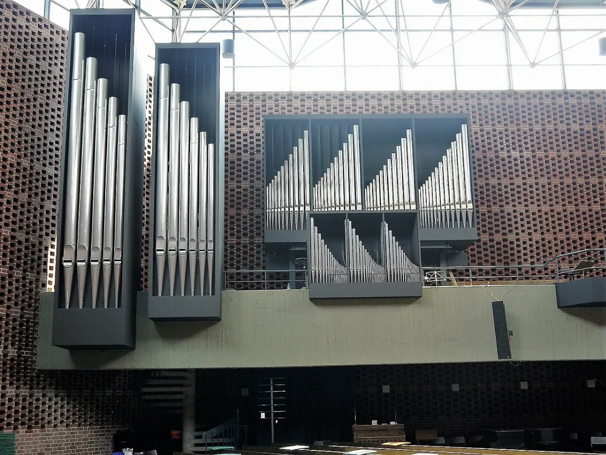 Berlin Charlottenburg, Sühne Christi Kirche, Orgel (1)