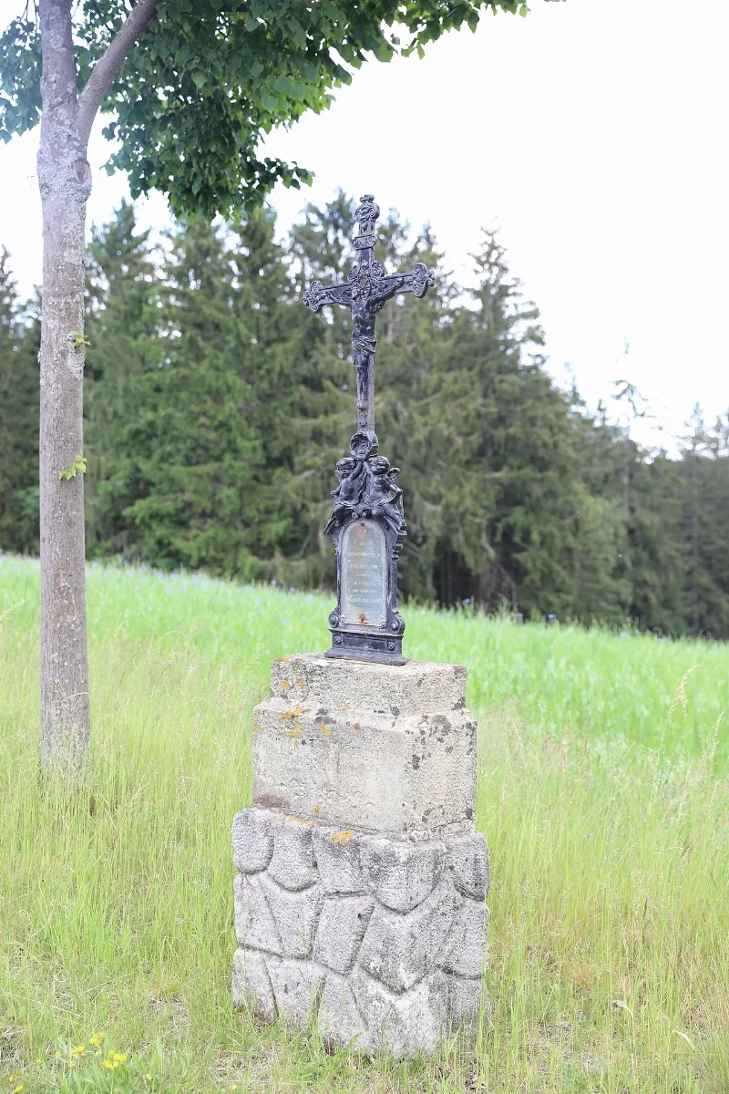 Birnbaum Wegkreuz 42