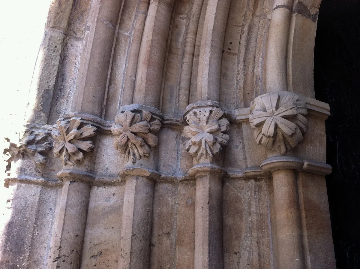 Blumenornament (Detail) Am Eingangsportal Der Stadtkirche Wolfhagen