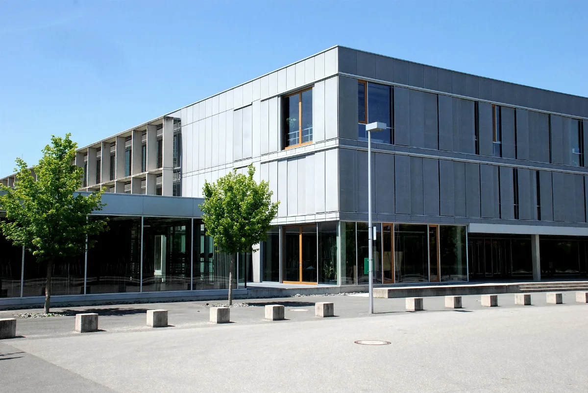 Bruckmühl Kirchdorfer Straße 21 Gymnasium Front
