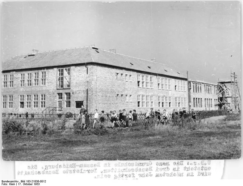 Bundesarchiv Bild 183 21836 0012, Dessau, Haideburg, Grundschule