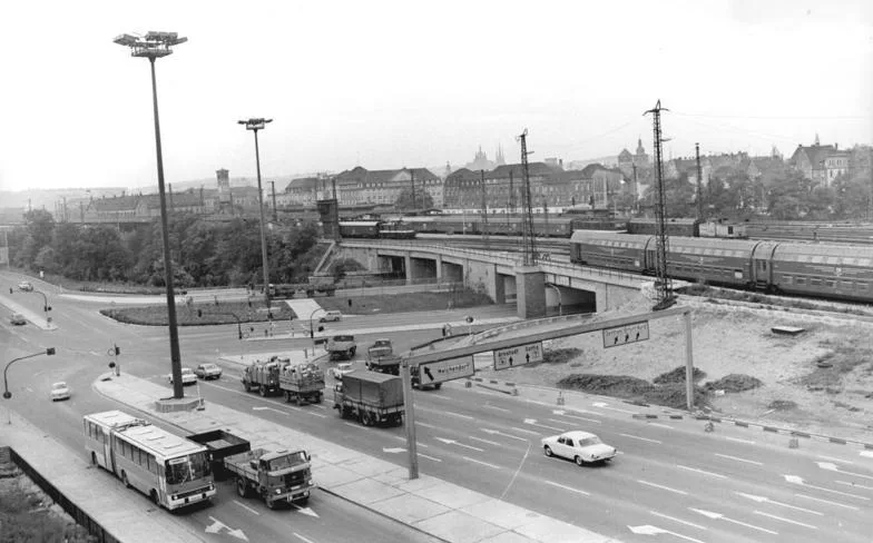 Bundesarchiv Bild 183 S1006 0022, Erfurt, "Schmidtstedter Knoten", Eisenbahnbrücke