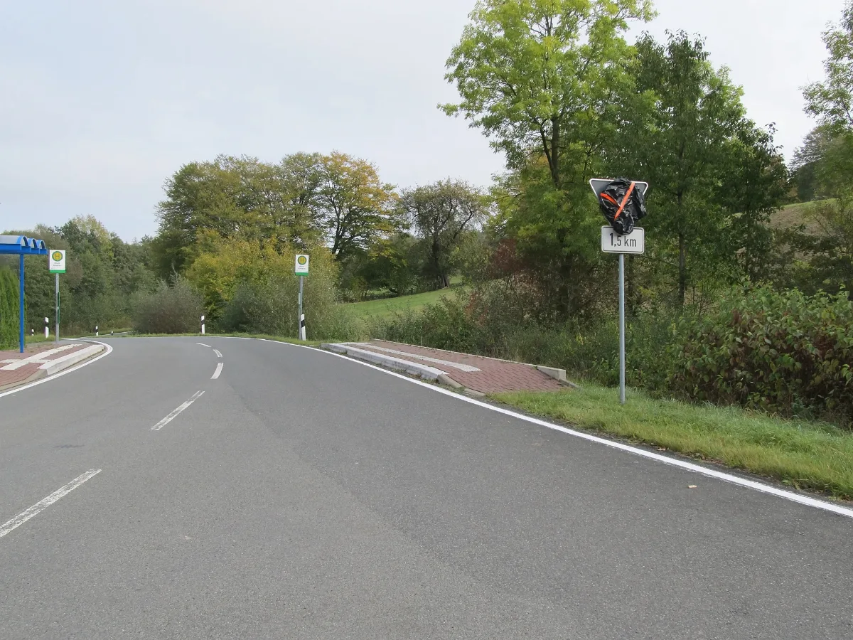 Bushaltestelle Abzweig Kreisstraße, 1, Himmighausen Bahnhof, Nieheim, Landkreis Höxter