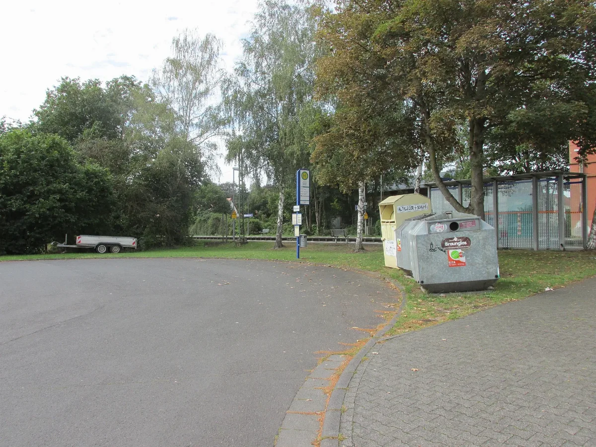 Bushaltestelle Bahnhof Ostseite, 1, Fronhausen, Landkreis Marburg Biedenkopf