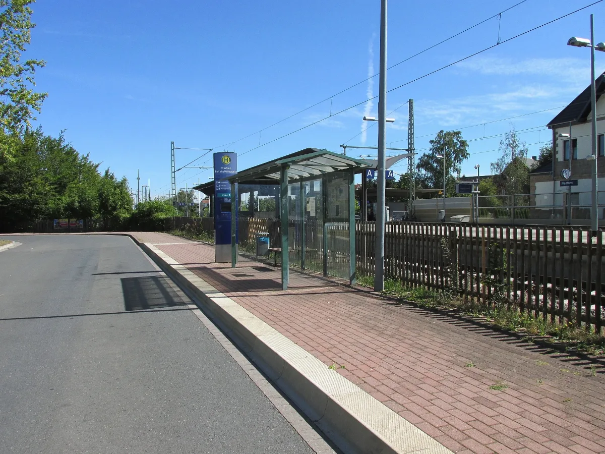 Bushaltestelle Bahnhof Westseite, 1, Weetzen, Ronnenberg, Region Hannover