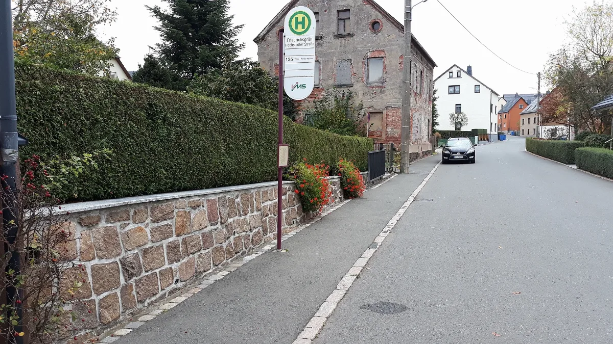 Bushaltestelle Friedrichsgruen, Hoechstaedter Strasse
