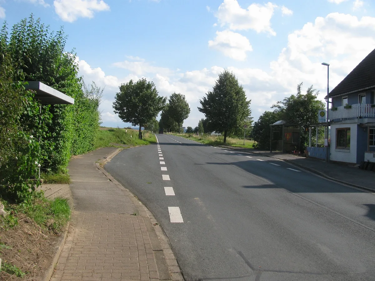 Bushaltestelle Mitte, 1, Bremke, Halle, Landkreis Holzminden