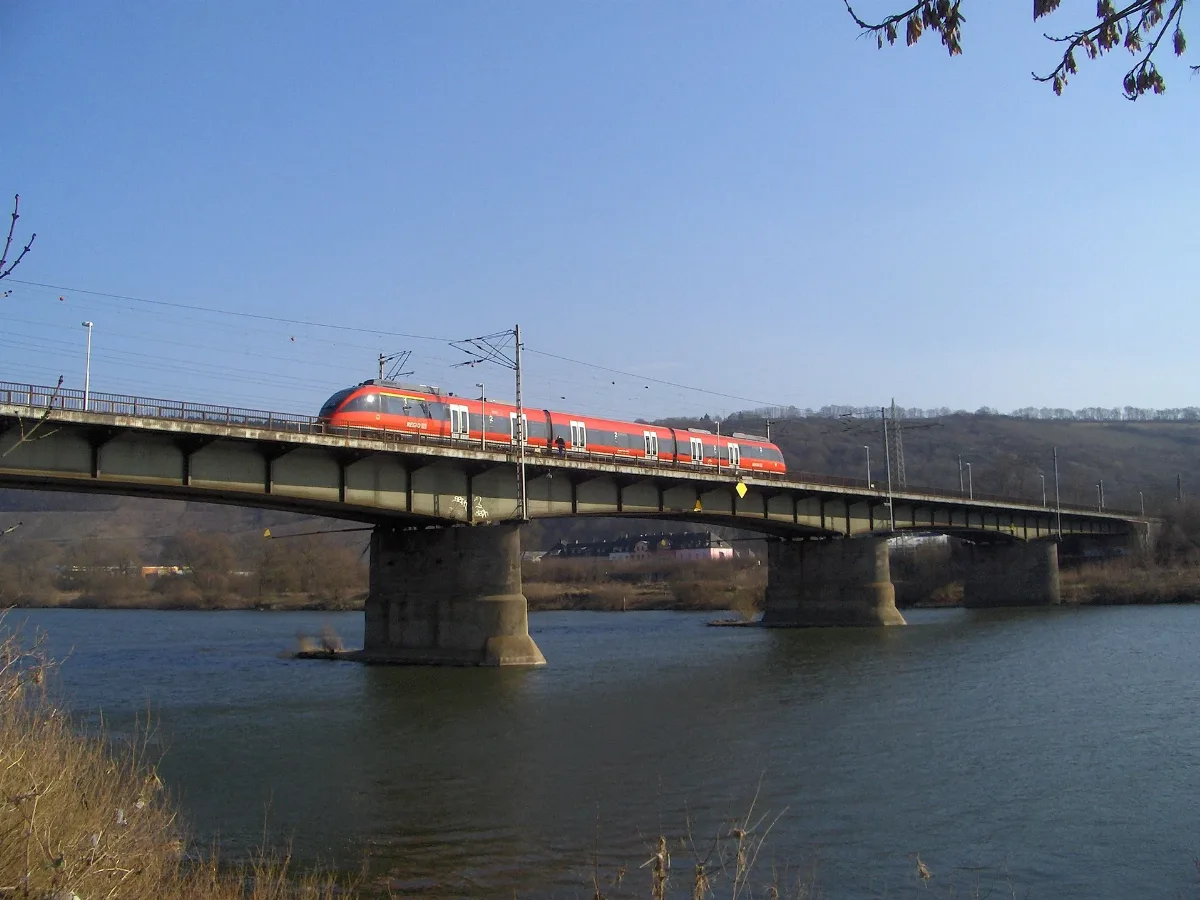 Class 644 On Pfalzel Moselle Bridge 2011