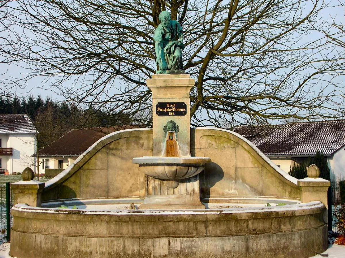 Coppenbruegge Feuerhake Brunnen