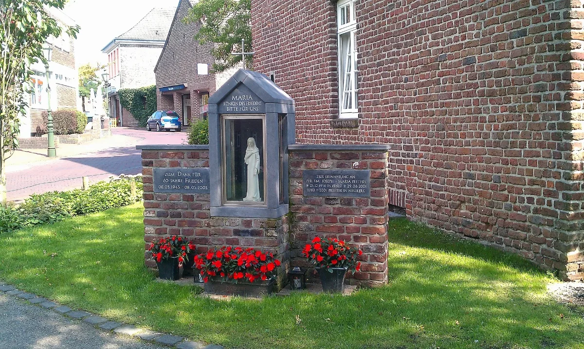 Dank Für Frieden – Marienstatue – Erinnerung An Joseph Maria Peeters, Priester In Nieukerk Panoramio