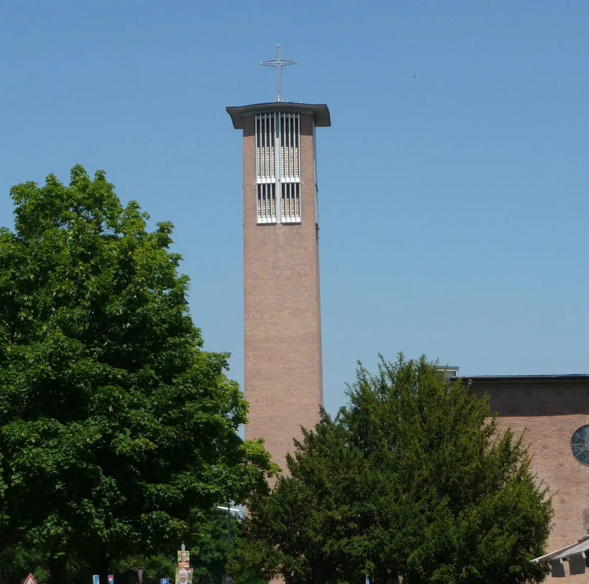 Der Turm Der Katholischen Kirche St. Hildegard Ist 30,5 Meter Hoch. Panoramio
