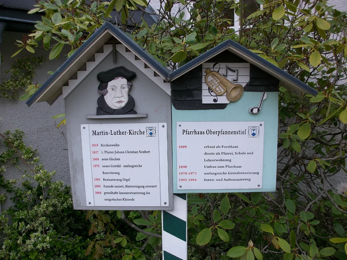 Dorferlebnispfad Bernsbach, Infotafel Martin Luther Kirche Oberpfannenstiel Und Pfarrhaus