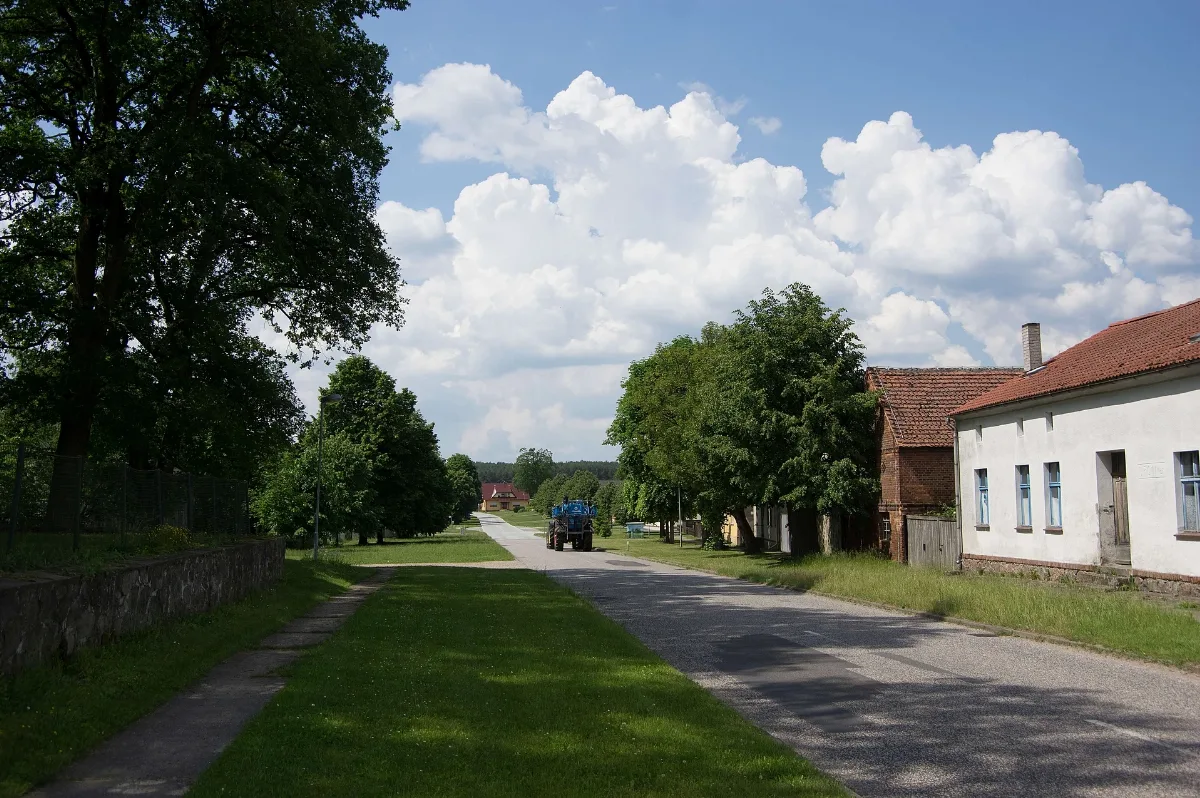 Dorfstraße Zühlen Richtung Westen Rheinsberg