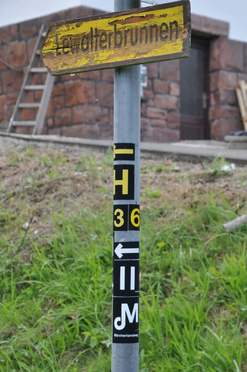 Dsc 8422Wegzeichen Zwischen Eschenstruth Und Helsa 05