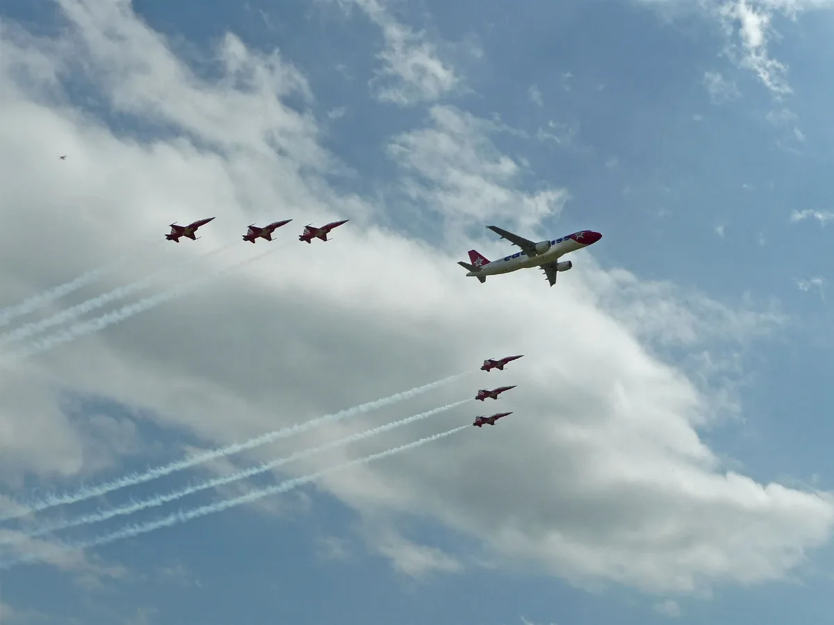 Edelweiss A320 Hb Ijv Patrouillesuisse Birrfeld 120825
