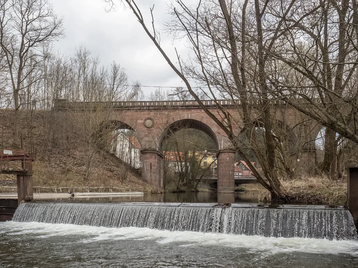Eisenbahnbrücke Themar Schleuse P3Rm1897
