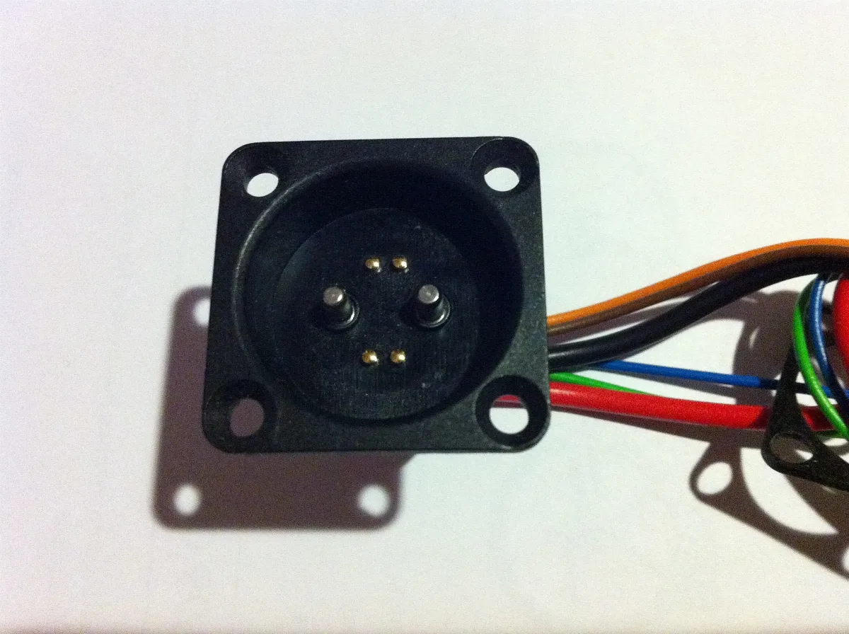 Energybus Stecker