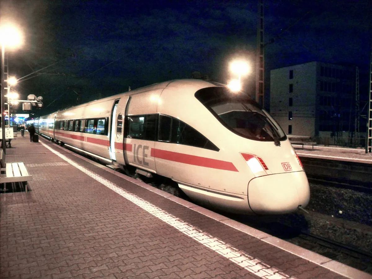 Frankfurt (Main) Süd Bahnhof Auf Bahnsteig Zu Gleis 7 Richtung Frankfurt (Main) Flughafen Fernbahnhof (Ice 415 021 5 (Tz 1521) Homburg (Saar)) 18.10.2009