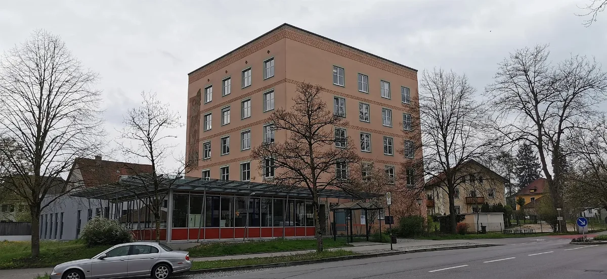 Ger — By – Oberbayern — Landkreis Altötting — Burghausen — Tittmoninger Str. 1 (Finanzamt (Neubau)) Mattes 2023 04 19