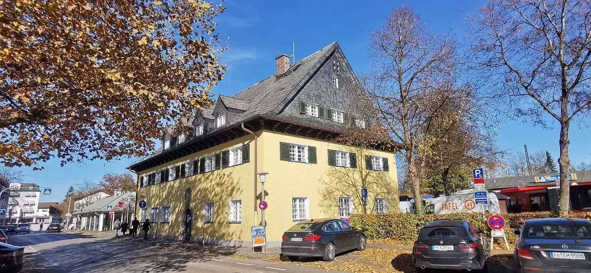 Ger — By – Oberbayern — Lkr. Rosenheim — Gemeinde Prien Am Chiemsee — Prien Am Chiemsee Ort Bahnhofplatz 3 (Gebäudeansicht Hochriesstrasse)