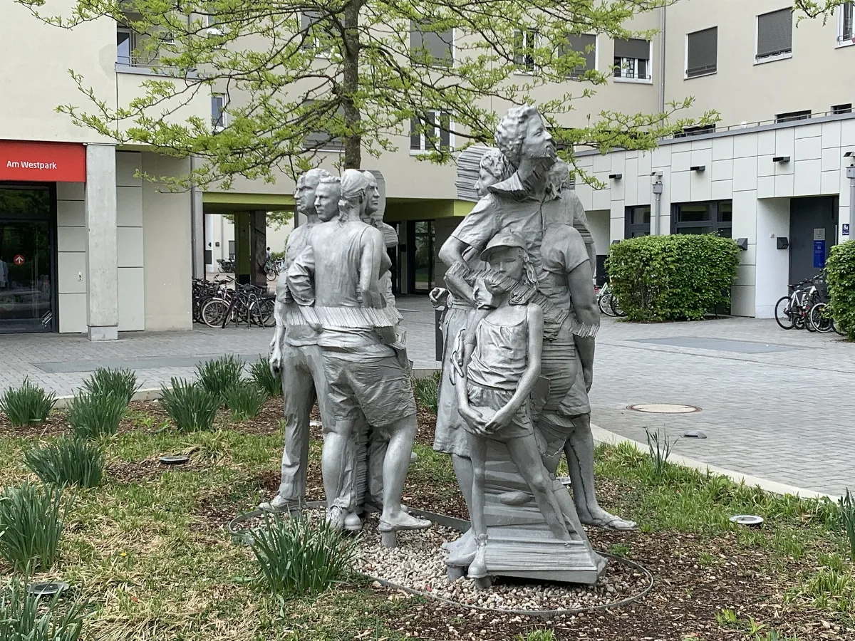 Ger — By — Oberbayern — München — Sendling — Am Westpark (Kunstwerk Westpark Clouds) 2020