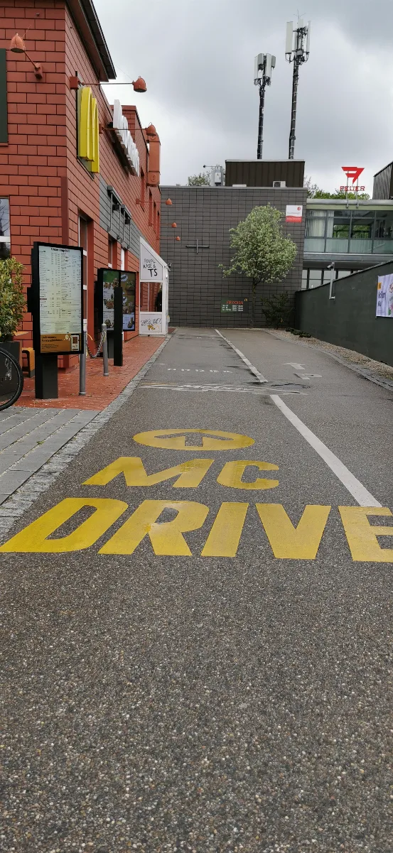 Ger — By — Oberbayern — München — Stadtbezirk 5 — Haidhausen — Regerstraße 25 (Mcdonald's Restaurant With Drive In · Fahrspur Zum Drive In) — Mattes 2024 04 21