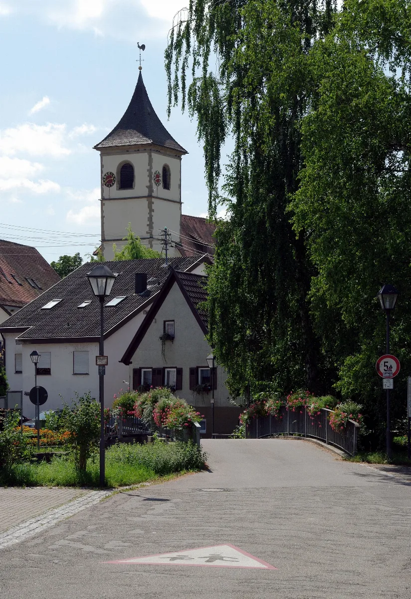 Glemsstraße Mit Glemsbrücke Richtung Evangelische Pfarrkirche In Unterriexingen