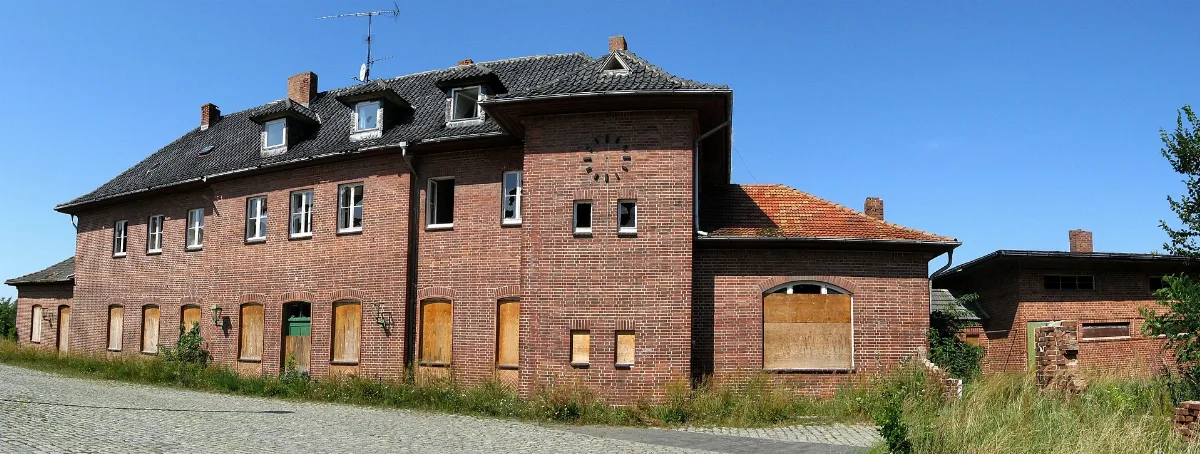Gnoien Bahnhof 2009 08 20 Pan